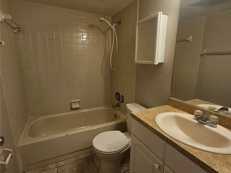 1101 SW 48th Ter — Photo 15