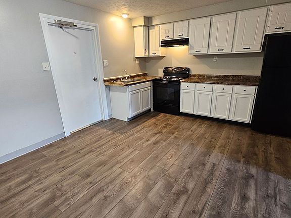 2nd image of 136 Sunnyslope Dr #4