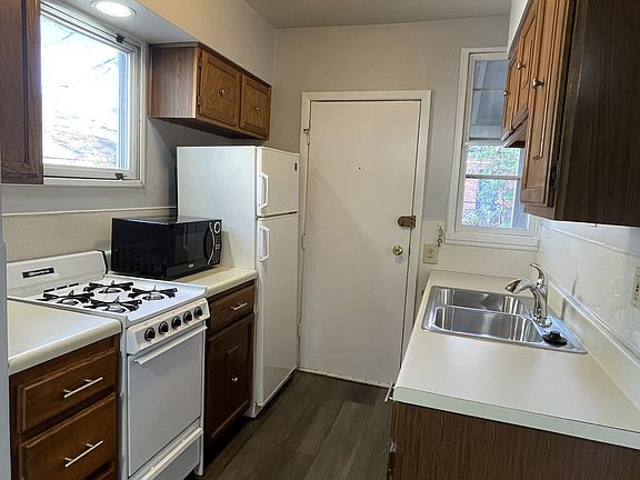 3rd image of 154 Lundy St