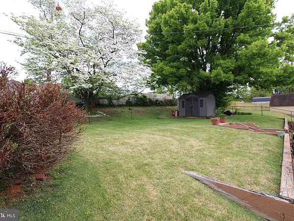 3rd image of 3727 Windsor Dr