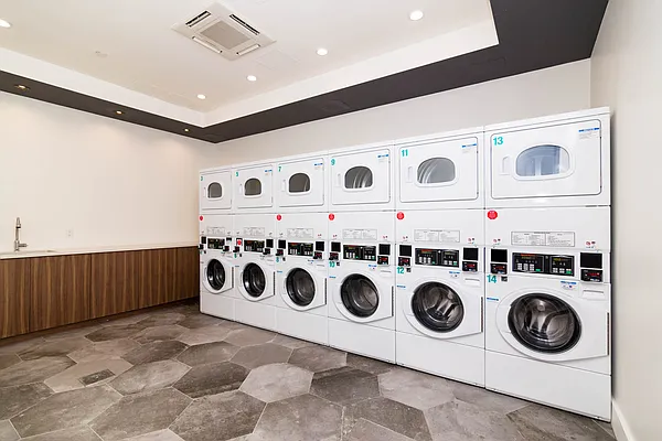 Rented by Nooklyn NYC LLC | media 21