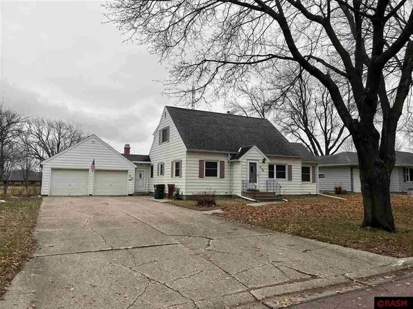 1025 7th St S, Saint James, MN 56081