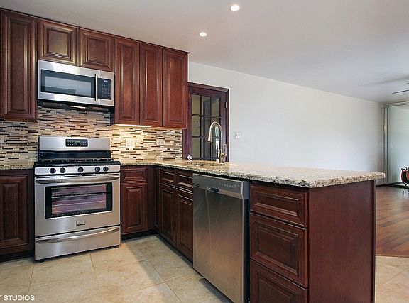 3rd image of 4232 Oakwood Ln