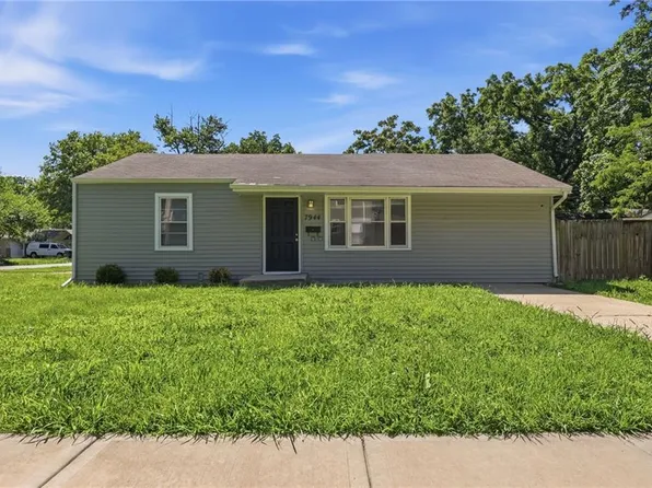7944 Oak St, Kansas City, MO 64114
