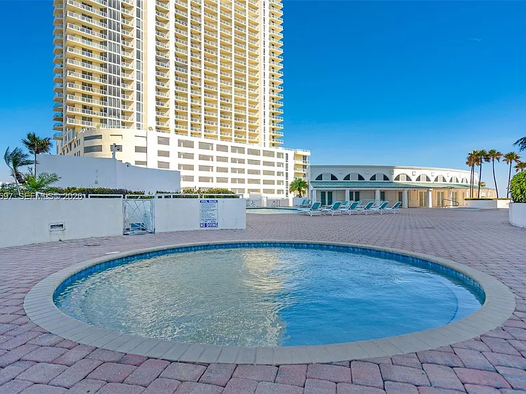 16485 Collins Ave #35C — Photo 34