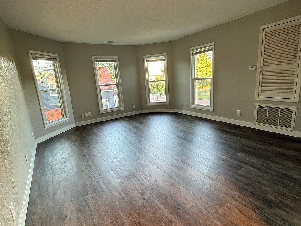1st image of 408 B Ave NW