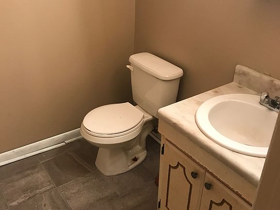 5th image of 15 Briarwood Cir #27