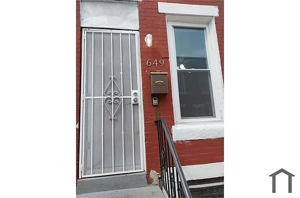 Building Photo - 649 E Clementine St