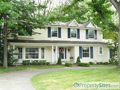 2nd image of 32240 Robinhood Dr