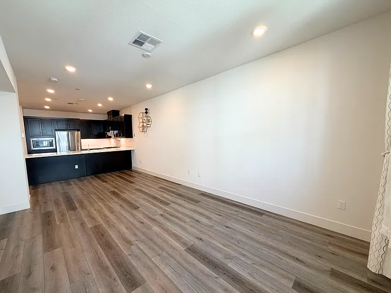 1460 Civic Center Dr #3 — Photo 10