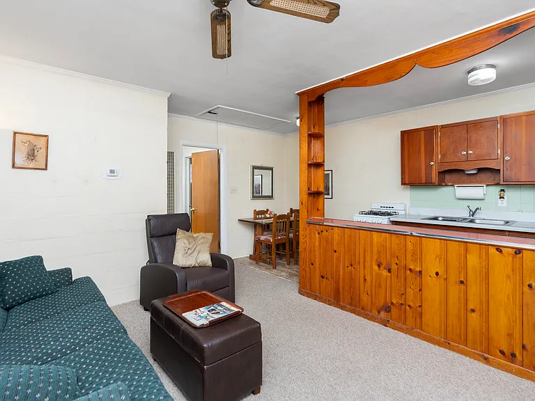 130 N Jefferson St — Photo 4