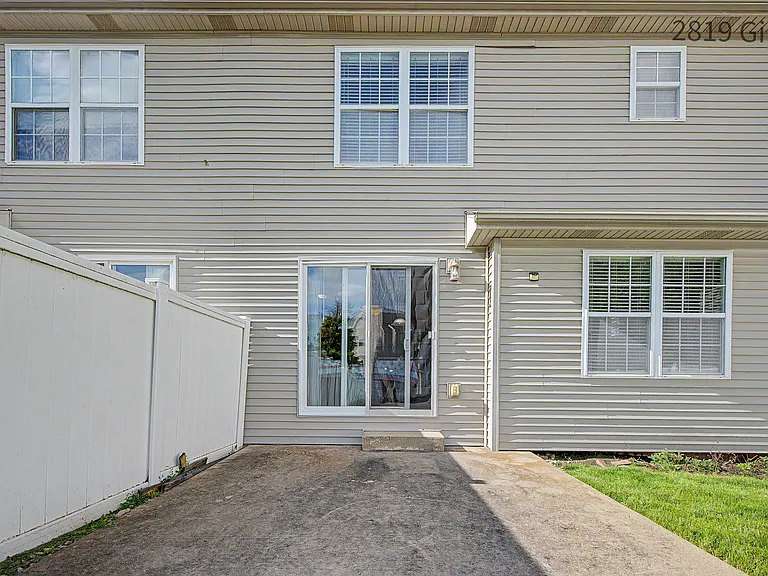 2819 Gill St — Photo 14