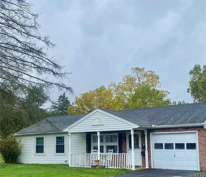 1st image of 1 Willow Dr
