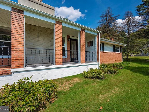 2nd image of 11915 Sunset Cir