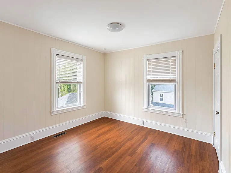 325 Rogers St — Photo 32