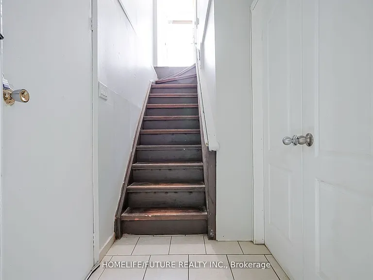 47 Carisbrooke Sq #BASEMENT — Photo 4