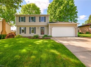 858 Morningbreeze Cir, Barberton, OH 44203