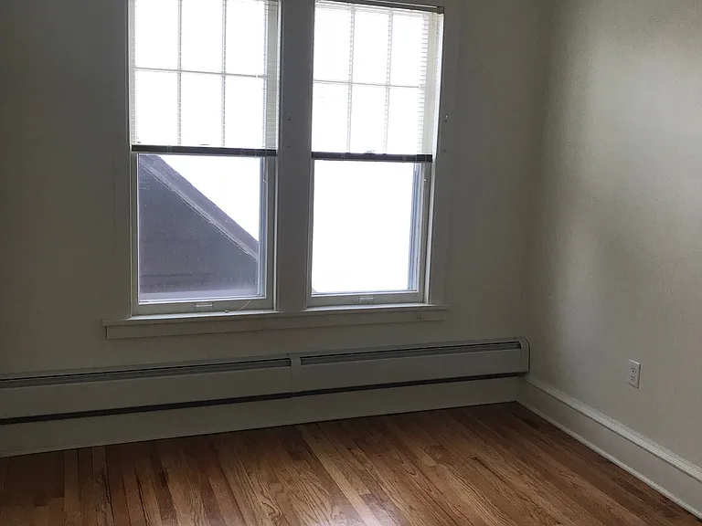 Ivy Manor Apartments — Photo 5