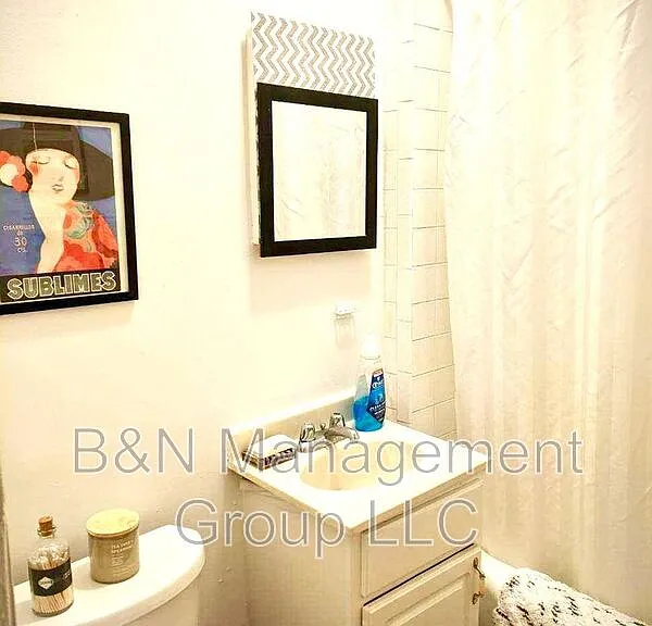 1061 W Dakin St #2 — Photo 7