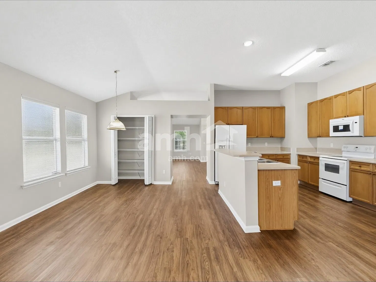 3 bed, 2.0 bath, 2035 sqft, $2,165 — Photo 4