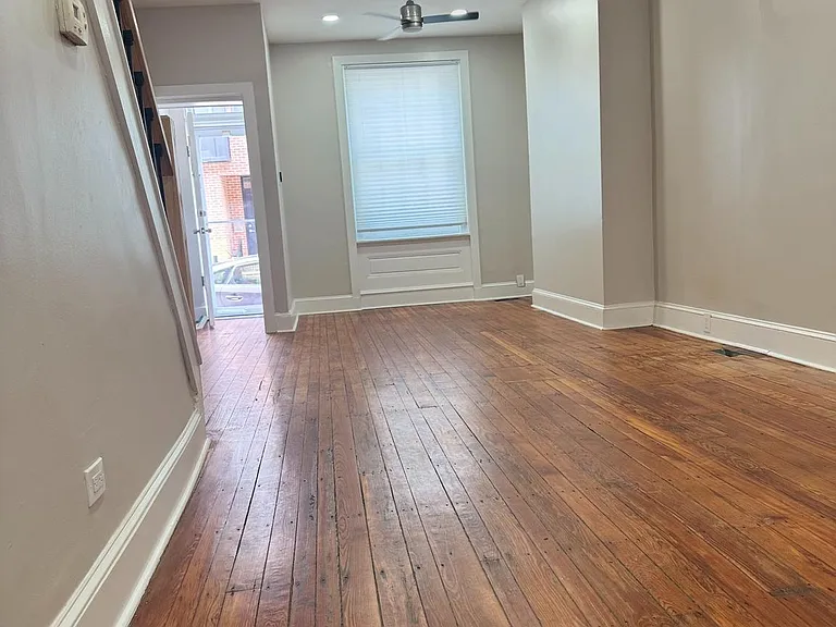 2339 E Fletcher St — Photo 2