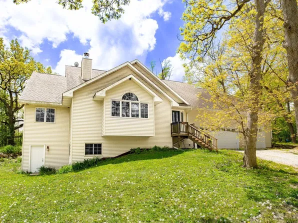 W8839 Hickory ROAD, Delavan, WI 53115