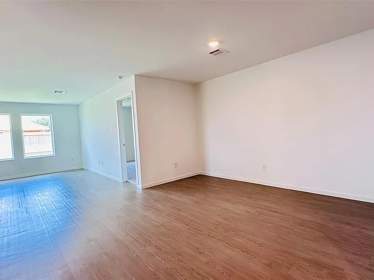 206 Amy St — Photo 15