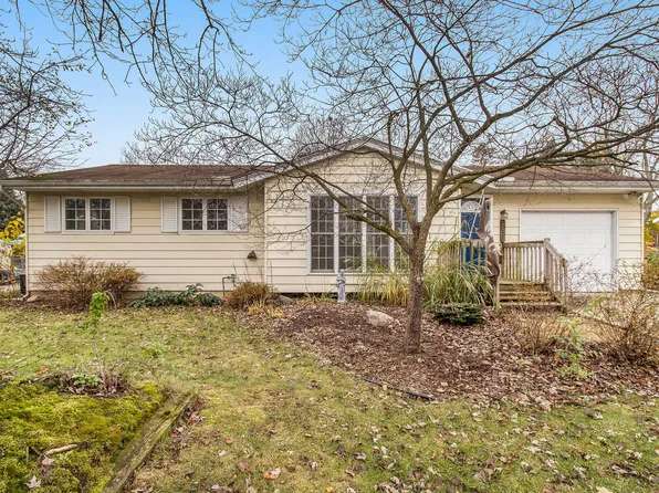 6836 Bluegrass St, Portage, MI 49024