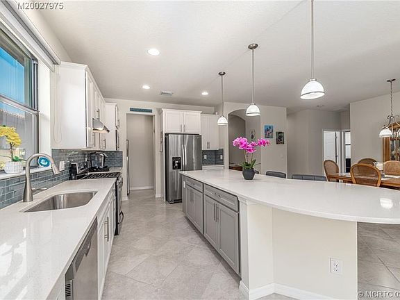 2nd image of 323 SE Courances Dr
