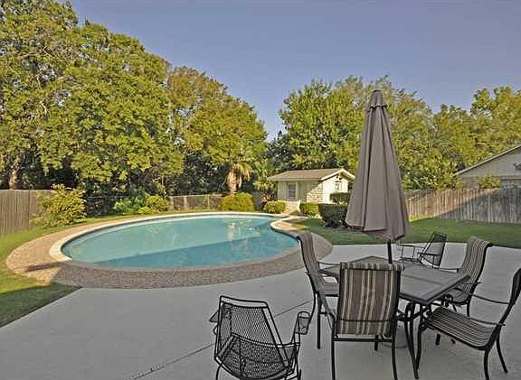 3rd image of 402 Meadow Creek Dr