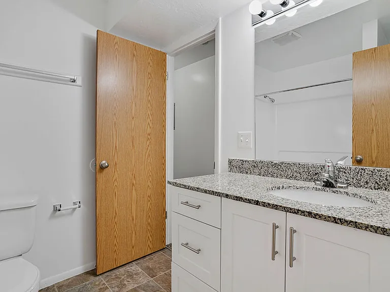 Lincoln Park Apartments — Photo 8