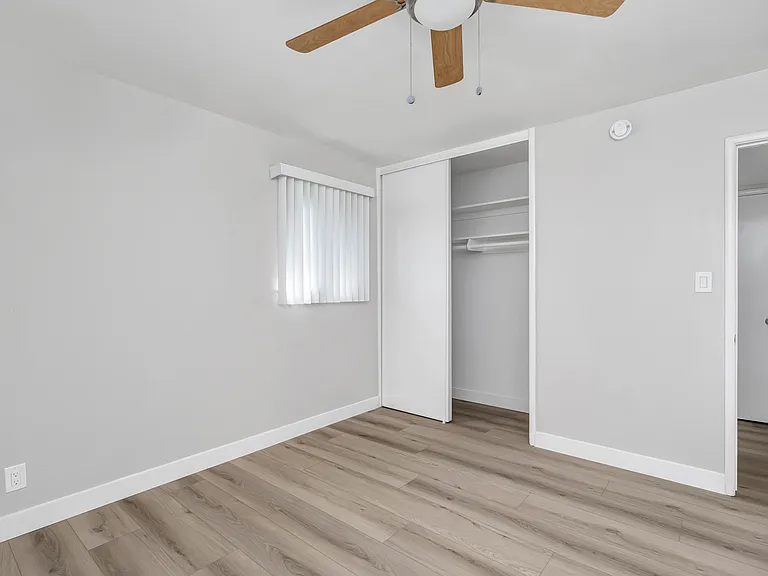 El Camino Duplexes — Photo 15