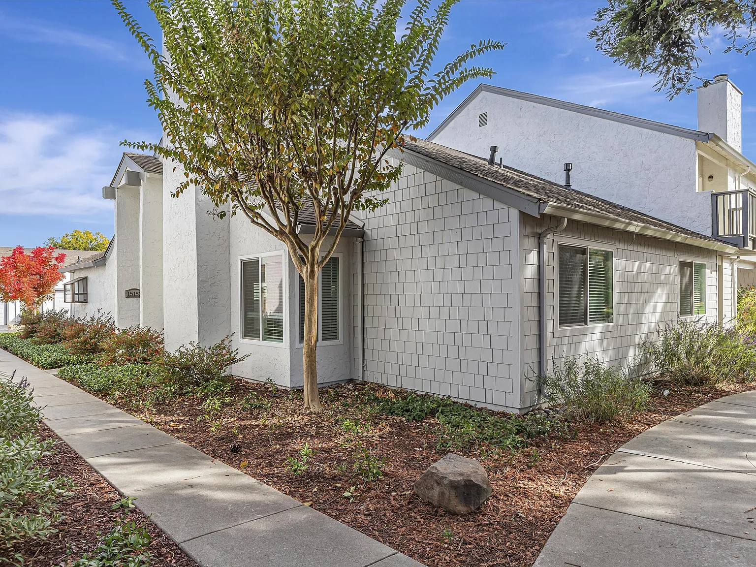 3 bed, 1541 sqft, $3,900 — Photo 2