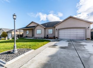 606 Hilltop Vw, West Richland, WA 99353