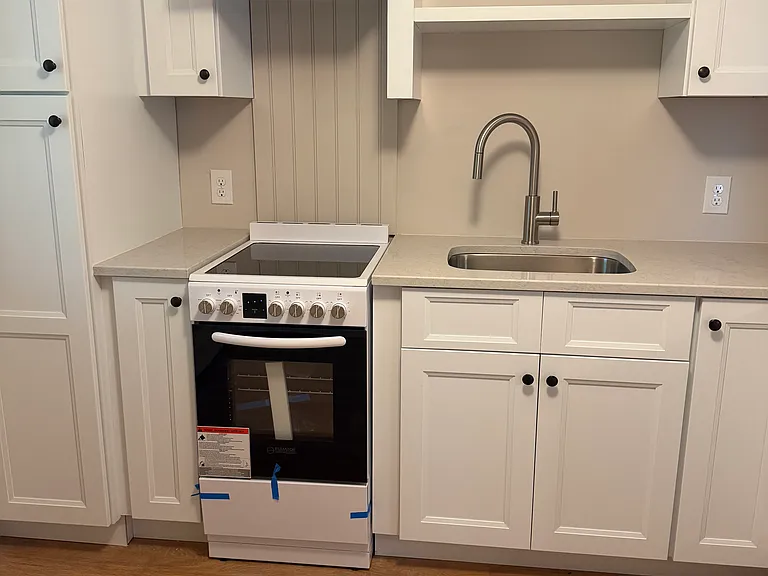 124 Huguenot St #201 — Photo 2