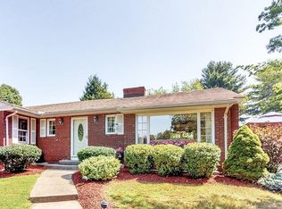 31 Hampden Rd, East Longmeadow, MA 01028