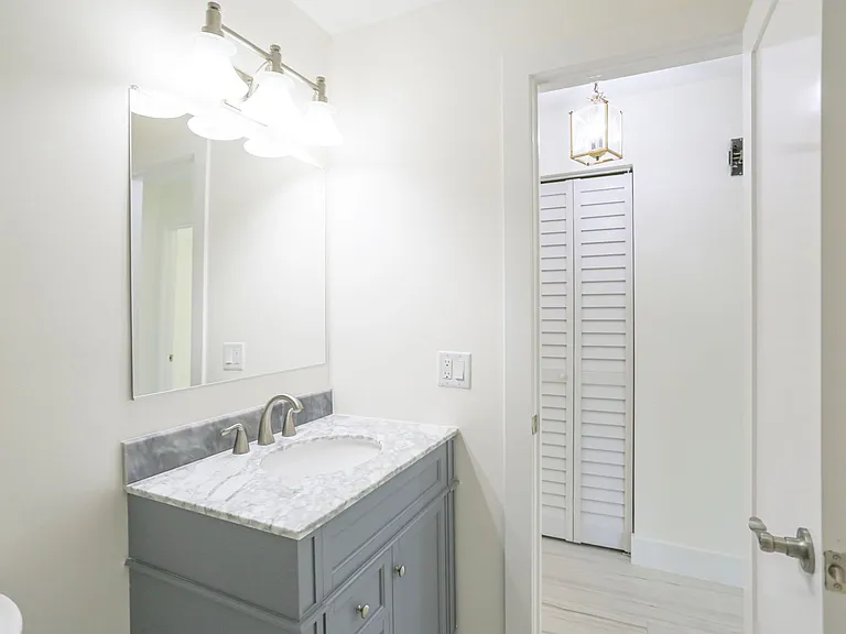 225 Georgetown Blvd — Photo 25