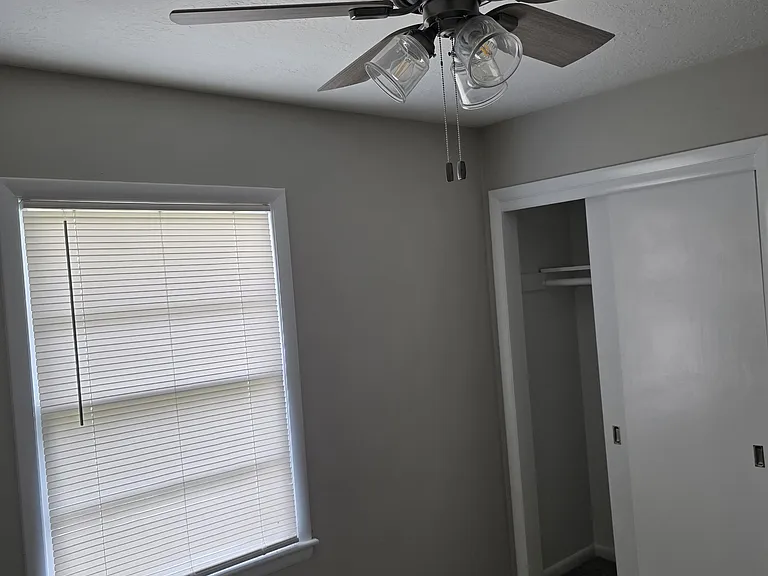 8718 Glenwood Ave — Photo 11