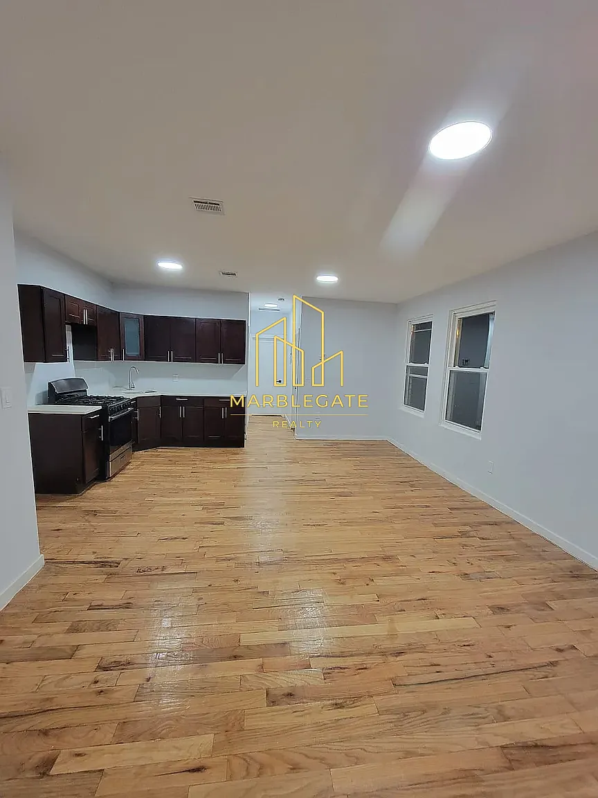 3 bed, 1050 sqft, $2,000 — Photo 2