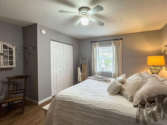 4th image of 902 NE 34th Street