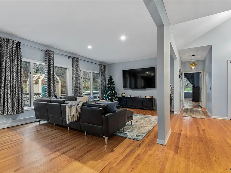 4892 Macgregor Ln — Photo 9