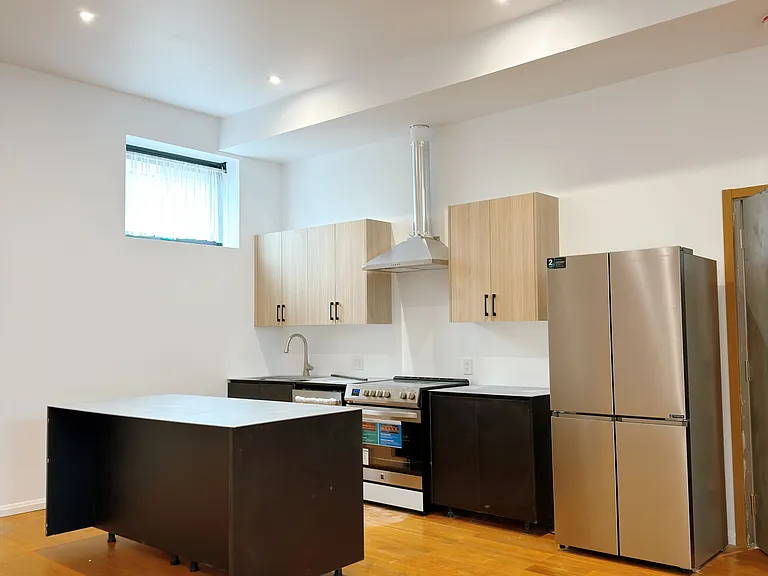 17 Cavotti Cres — Photo 4