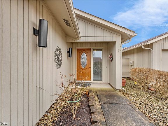4th image of 22137 Meadownorth Ct