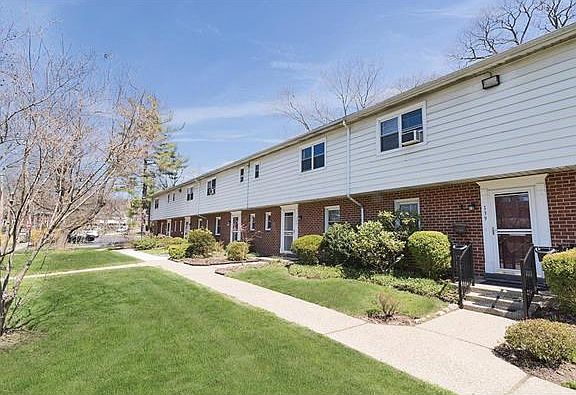 5th image of 137 Charter Cir #137