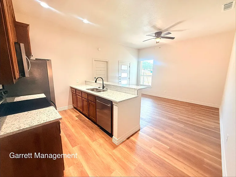 207 N Ridge St — Photo 6