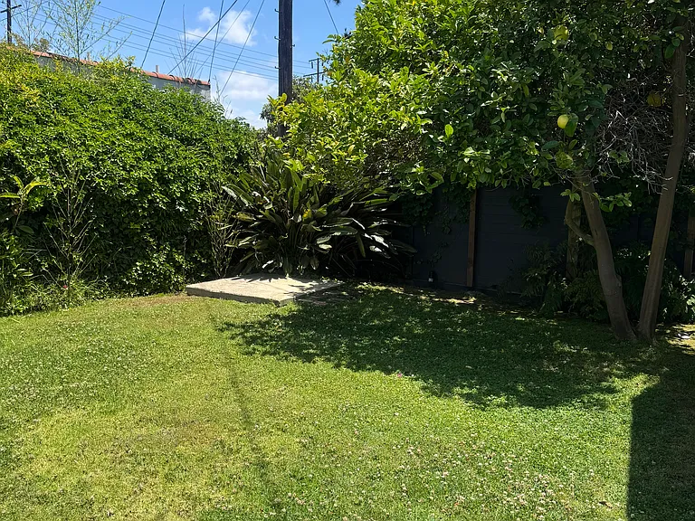 2142 Selby Ave — Photo 16