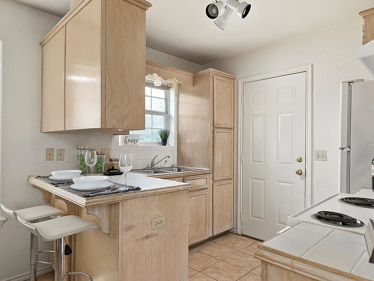 2306 Kimberly Lane — Photo 4