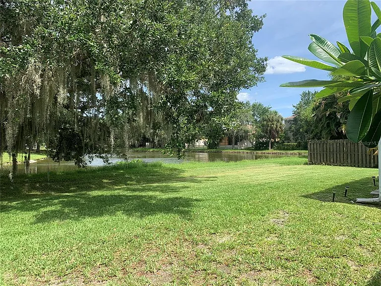 2193 Cork Oak St E — Photo 36