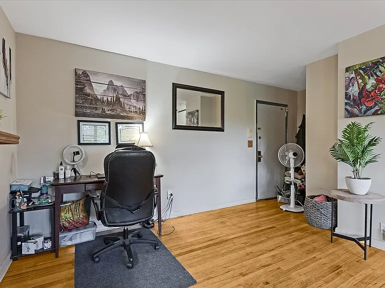 300 Claremont Ave #C2 — Photo 7