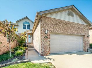 318 Linda Ln, Houston, PA